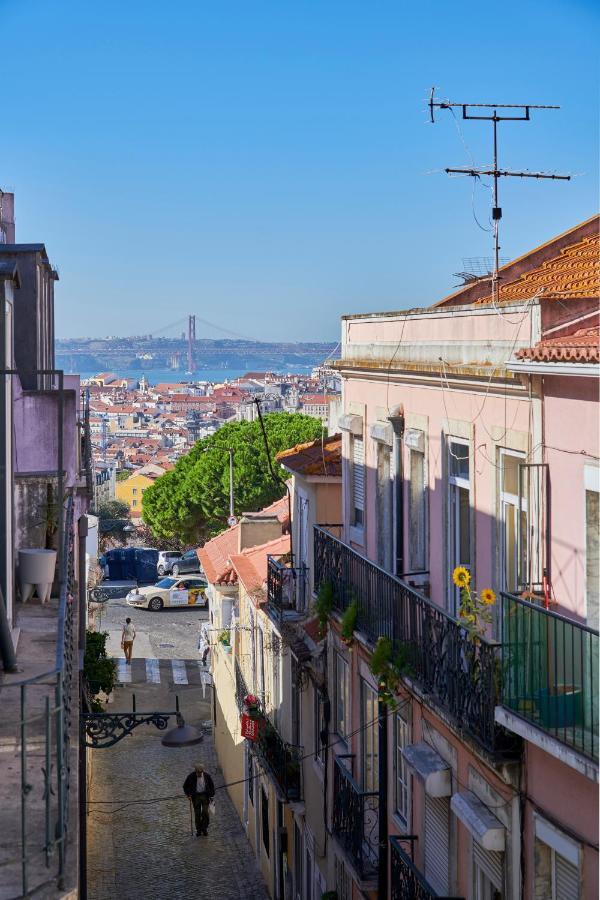 Aesthetic Riverview Apartment In Historical Lisboa Eksteriør billede